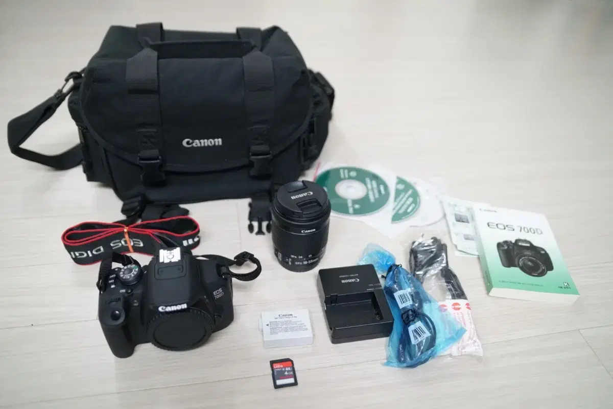 누적컷수 100컷의 S급 캐논 EOS 700D 와 18-55렌즈 세트